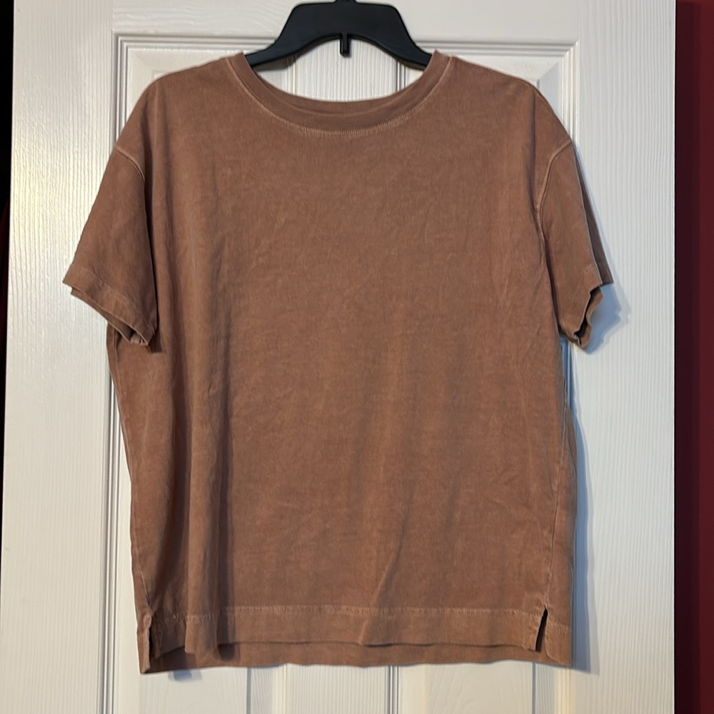 Old navy redish brown short sleeve tshirt size medium